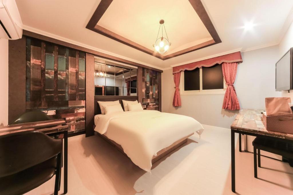 Geoje A-Plus Hotel Екстер'єр фото