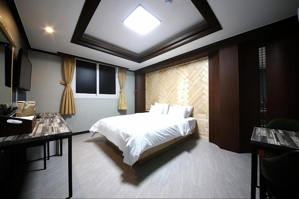 Geoje A-Plus Hotel Екстер'єр фото