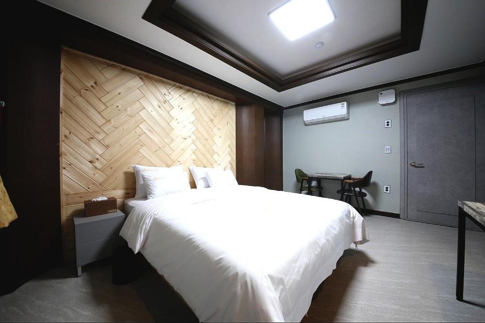 Geoje A-Plus Hotel Екстер'єр фото