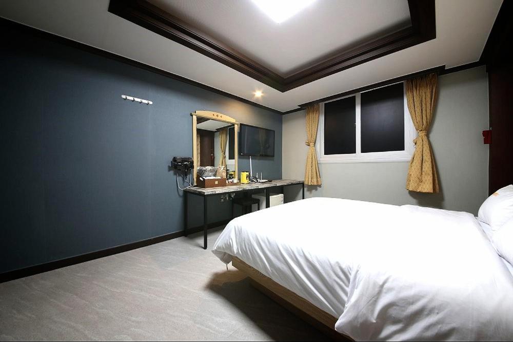 Geoje A-Plus Hotel Екстер'єр фото