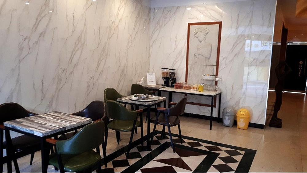 Geoje A-Plus Hotel Екстер'єр фото