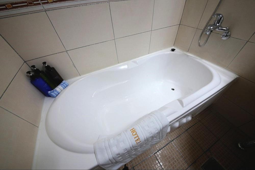 Geoje A-Plus Hotel Екстер'єр фото