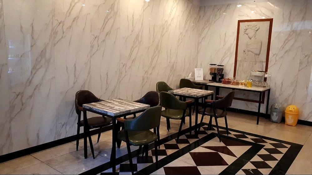 Geoje A-Plus Hotel Екстер'єр фото