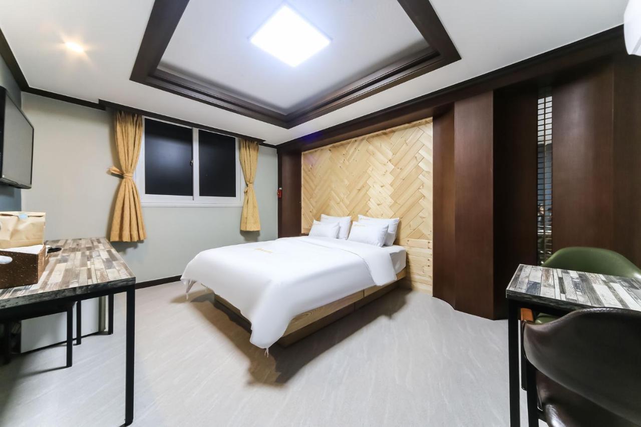 Geoje A-Plus Hotel Екстер'єр фото