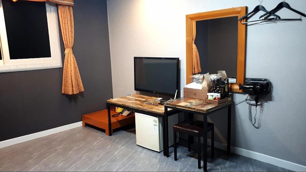 Geoje A-Plus Hotel Екстер'єр фото