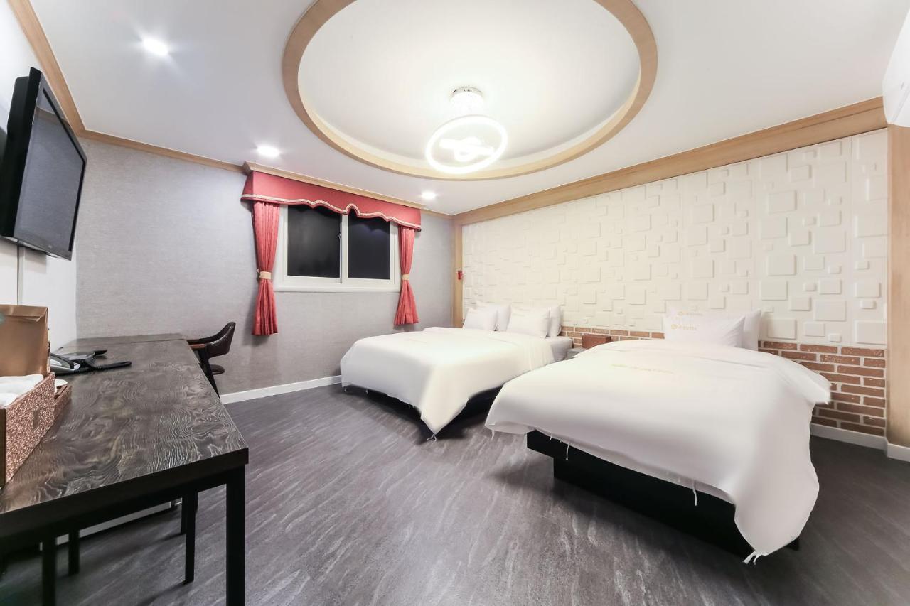 Geoje A-Plus Hotel Екстер'єр фото