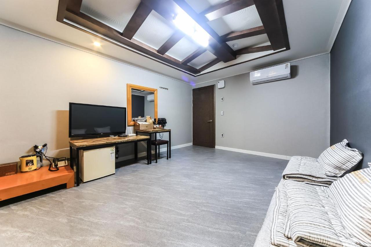 Geoje A-Plus Hotel Екстер'єр фото